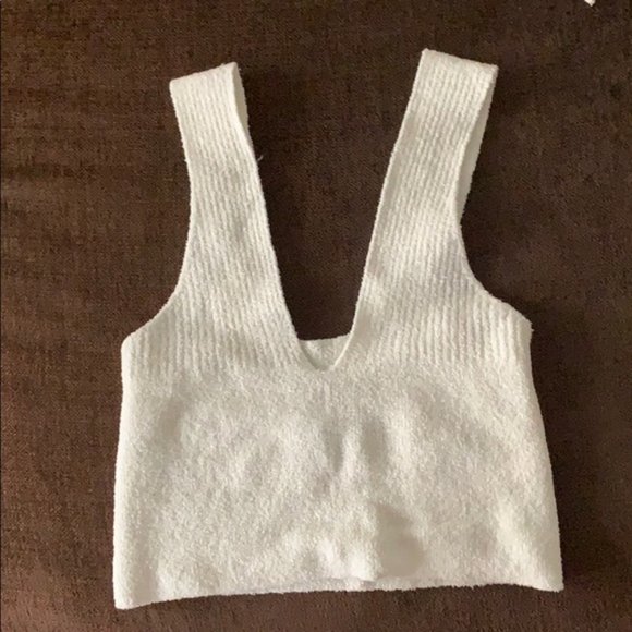 UO Sugar Cropped V-Neck Tank Top - Picture 4 of 4